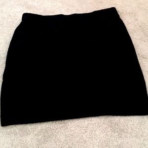H & M Black stretchy skirt
